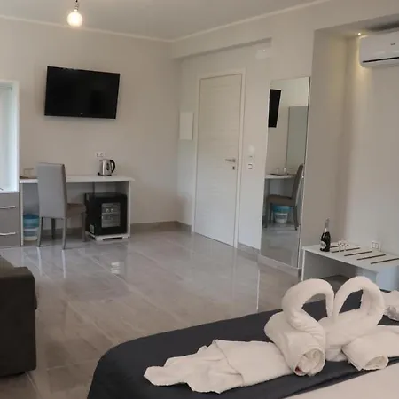 Blue Marine - Free Parking 4* 트로페아