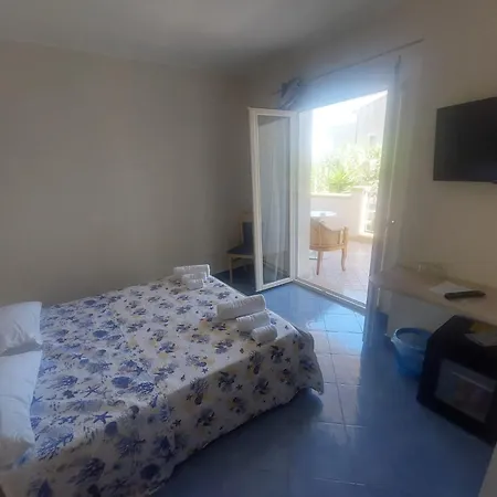 Blue Marine - Free Parking 4* 트로페아